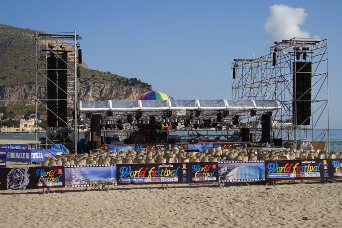 copertura palco in spiaggia