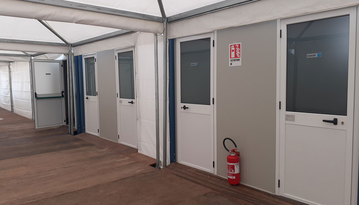 Porte ingresso bagni area tensostruttura porto di palermo